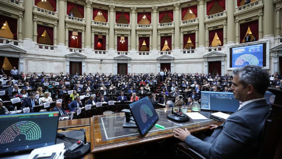 Tras haber aceptado eliminar el artículo 44, el gobierno tendría los votos para que apruebe la reforma laboral.