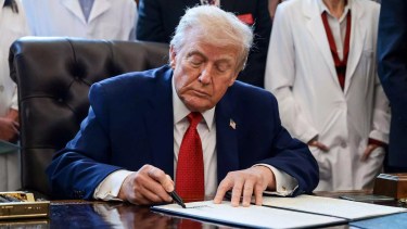 Donald Trump dijo que Estados Unidos estudia una «toma de control amistosa» de Cuba