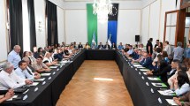 Imagen de Weretilneck abrió la reunión con intendentes y realiza una propuesta de reparto de fondos