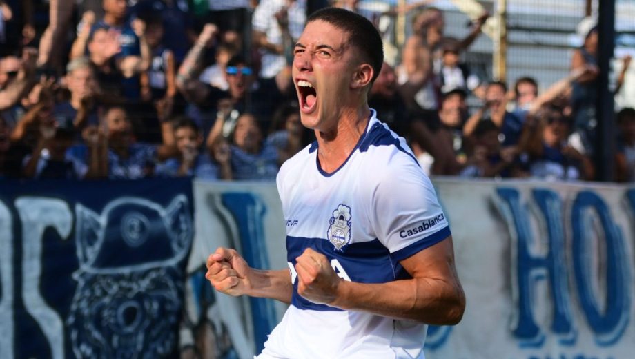 Nicolás Barros Schelotto metió un golazo de tiro libre. (Foto: Fotobaires)