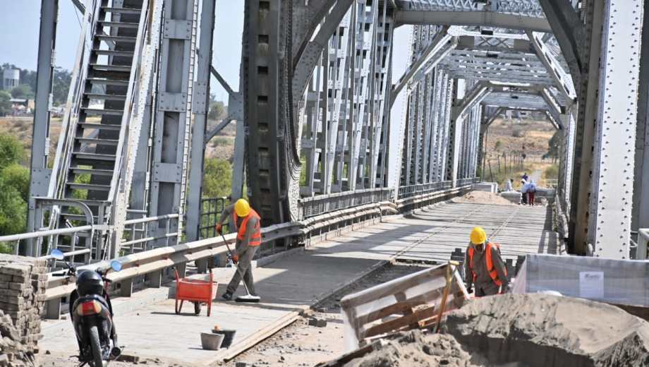 El puente Ferrocarretero de Viedma y Patagones en plena etapa de obra. Foto: Marcelo Ochoa.