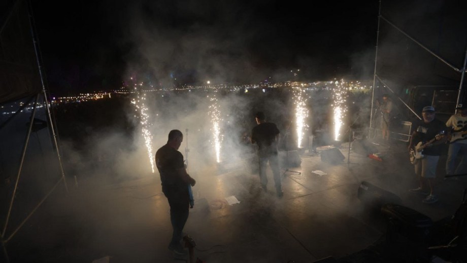 Música en vivo, actividades y el recital de Bersuit para cerrar el fin de semana en la costa. Foto: gentileza Municipalidad de Viedma.