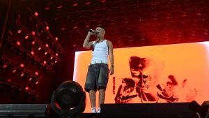 Neo Pistea activó el «modo diablo» e hizo vibrar a la Fiesta de la Manzana 2026: mirá las fotos de su show