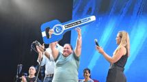 Imagen de ¡El 0 km se fue para Cervantes!: Patricia Bravo ganó el Peso de la Manzana con una precisión asombrosa