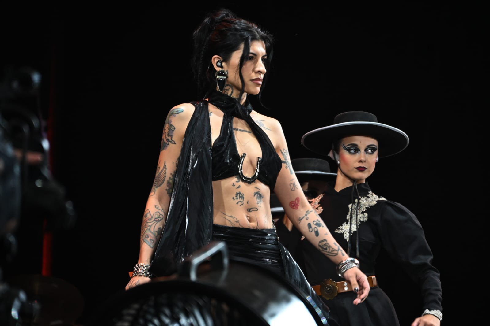 Video | Cazzu encendió la Fiesta de la Manzana 2026 con un show de alto impacto: así fue la apertura de «La Jefa»