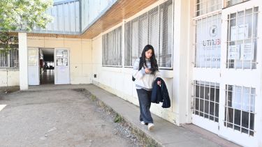 Algunos países vuelven al libro impreso en las aulas y dejan atrás el mundo digital: Río Negro descarta la dicotomía