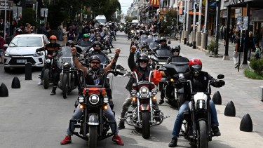 Motoqueros de cinco países participan del encuentro de Harley-Davidson más grande de Argentina en Bariloche