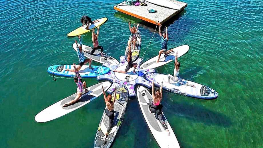 Hacer yoga sobre el agua es una experiencia renovadora. Foto: Gentileza