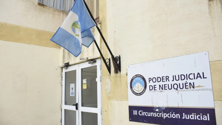 Se formularon cargos y se dispuso prisión domiciliaria con tobillera electrónica.
