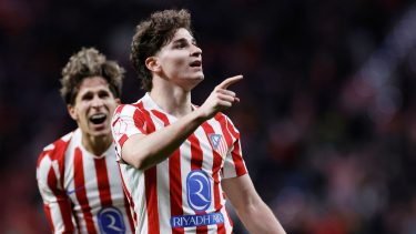 Atlético Madrid aplastó al Barcelona por 4-0 en las semifinales de la Copa del Rey: Julián Álvarez marcó un golazo