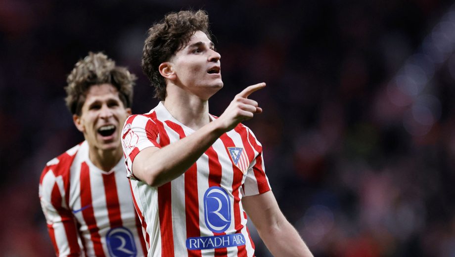 Julián Álvarez marcó el cuatro a cero y realizó un primer tiempo perfecto. (AFP)