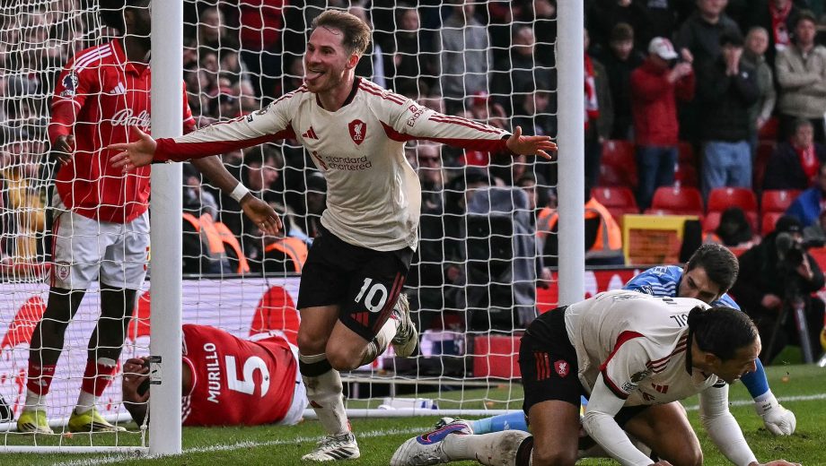 Alexis Mac Allister convirtió el gol de la victoria en Nottingham. (AFP)