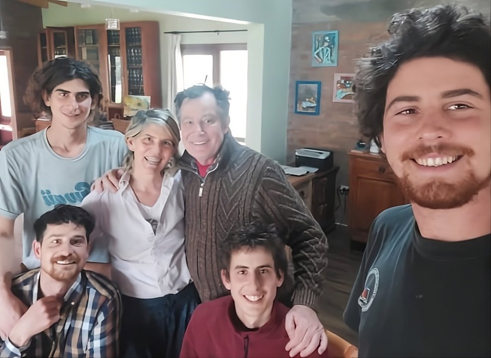 Establecimiento La Linda, empresa agrícola y ganadera de la familia Vela, funciona en pleno Vaca Muerta y está hoy manejado por cuatro hermanos, su padre y su madre. Foto: gentileza.