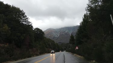 Qué se recomienda al transitar en rutas con lluvias y tormentas: alerta en provincias del centro y norte del país