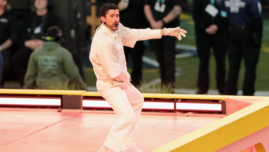 Bad Bunny en el show de medio tiempo del SuperBowl.-
