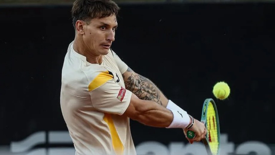 Camilo Ugo Carabelli tendrá un duro compromiso ante Francisco Comesaña.