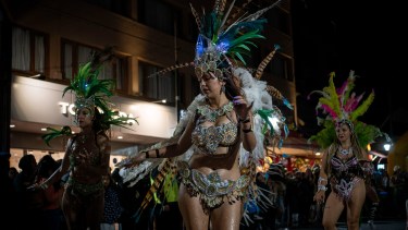 El carnaval de Bariloche sigue hoy y mañana con murgas y comparsas en el Centro Cívico