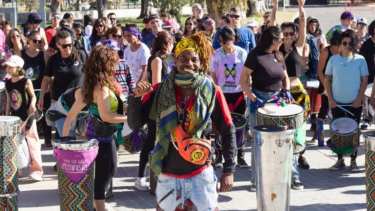 Carnaval 2026 en Neuquén: a qué hora será el desfile, recorrido de los corsos en el centro y punto de la feria este domingo