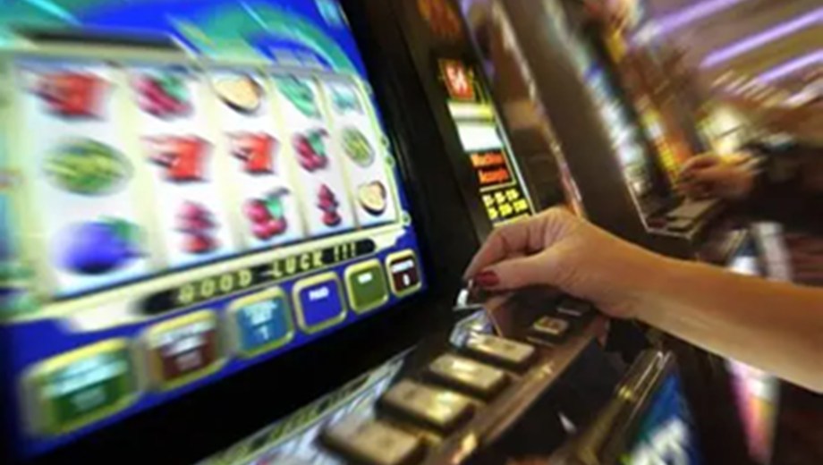 No podrá entrar al casino porque no cumple con los pagos de cuota alimentaria en Bariloche