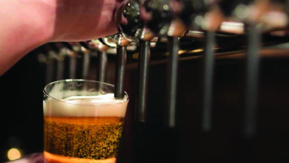 Recorte de empleados en una reconocida cervvecería. Foto: Gentileza Presidencia argentina.