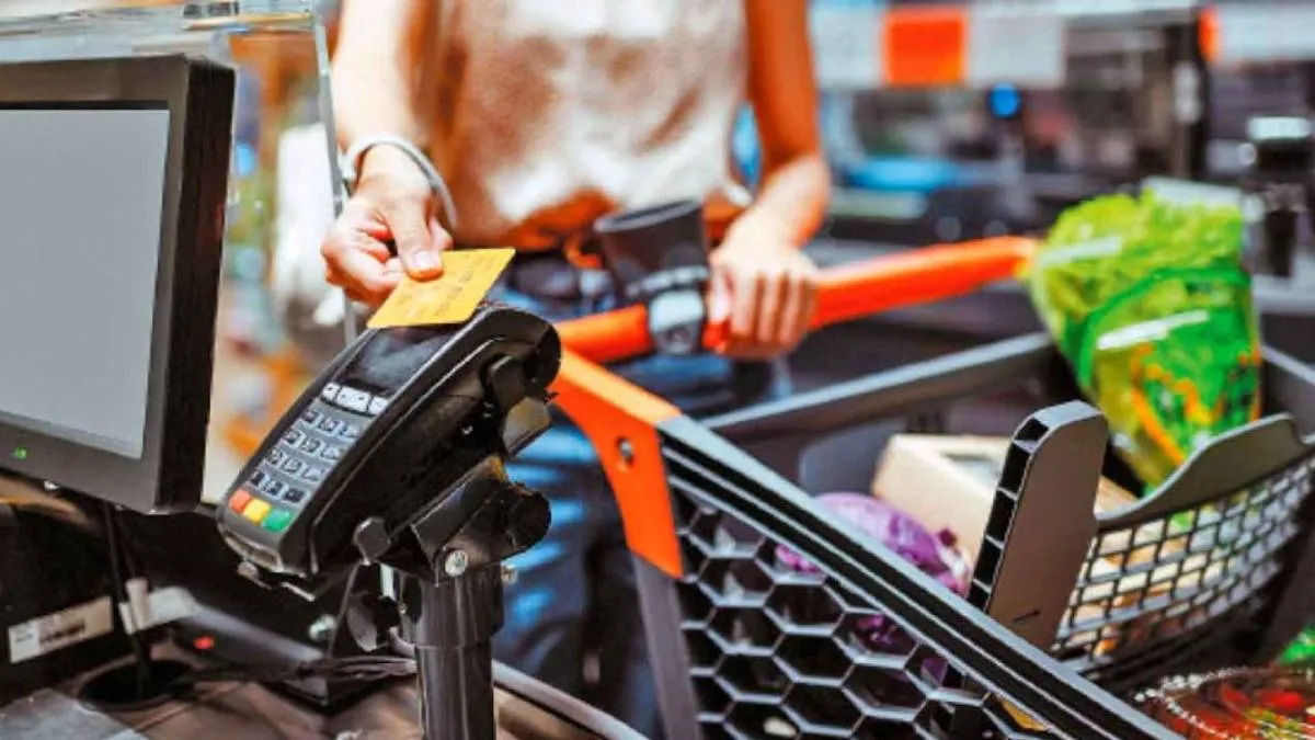 Alimentos con tarjeta. Las familias necesitan endeudarse para sostener consumos básicos. 