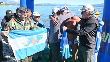 «Un sueño cumplido», el cruce del Nahuel Huapi a nado por los veteranos de Malvinas