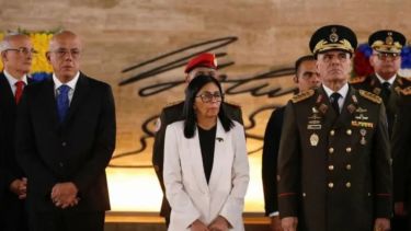 Delcy Rodríguez cumple su primer mes como presidenta interina de Venezuela: su desafío entre dos frentes