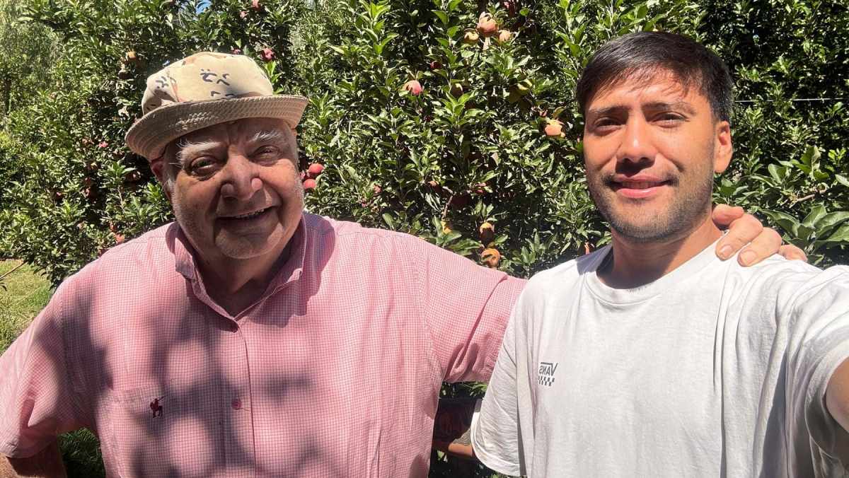 Juan Rafael y Juan Gonzalo Diomedi, padre e hijo de Ariel Diomedi, y segunda y cuarta generación de una familia que ama la fruticultura. Foto: gentileza.