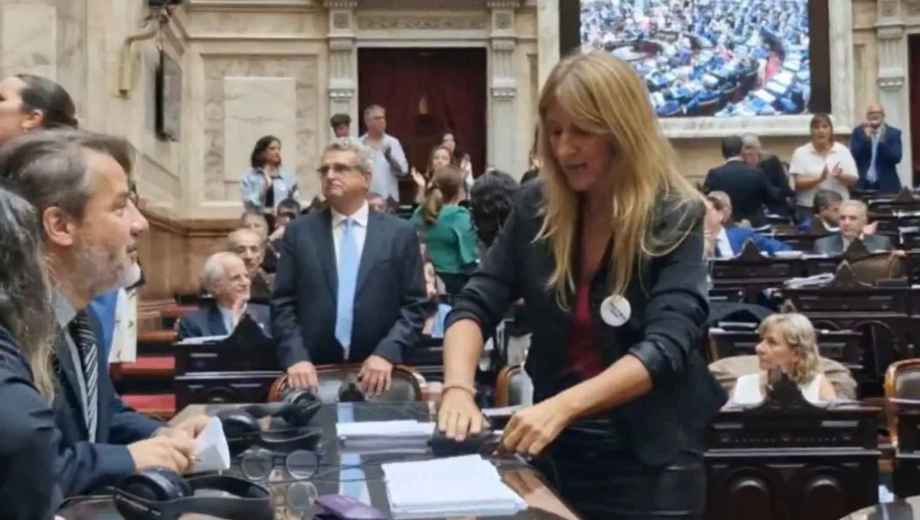 La Libertad Avanza pidió su expulsión por presunto “sabotaje” en el inicio de la sesión.