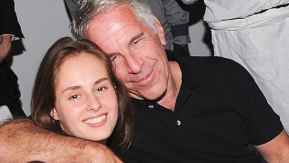 Jeffrey Epstein junto a  Karyna Shuliak. Foto: Gentileza Infobae. 