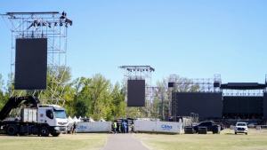 Fiesta de la Confluencia 2026: mientras desarman el escenario, el municipio de Neuquén monitorea el clima para definir qué pasará con los shows