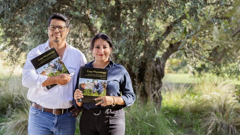 Francisco Gonzalez Antivilo y Rosalía Paz, de Indegap, coautores de un libro de referencia en heladas en el agro.