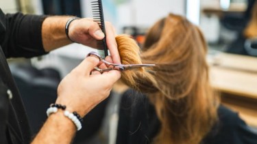 Cuándo conviene cortarse el pelo en marzo 2026 según las fases lunares