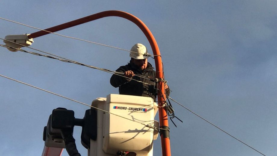 Se colocaron 147 nuevas luminarias, y 126 postaciones nuevas en el barrio Lalor. (Foto: gentileza Municipalidad de Cipolletti).