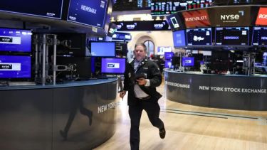 Los activos argentinos se desplomaron hasta 9% en Wall Street: el riesgo país pegó un salto este lunes 23