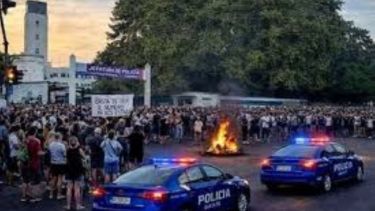 Tensión en Santa Fe: la Policía amenaza con dejar de patrullar si no reincorporan a los 20 sancionados