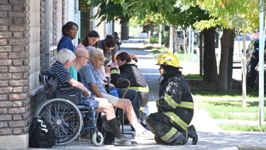 Susto en un hogar de ancianos de Roca: se escuchó una «explosión» y evacuaron a los residentes