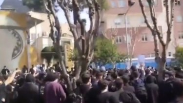 Tensión en Irán por protestas de estudiantes universitarios contra el régimen