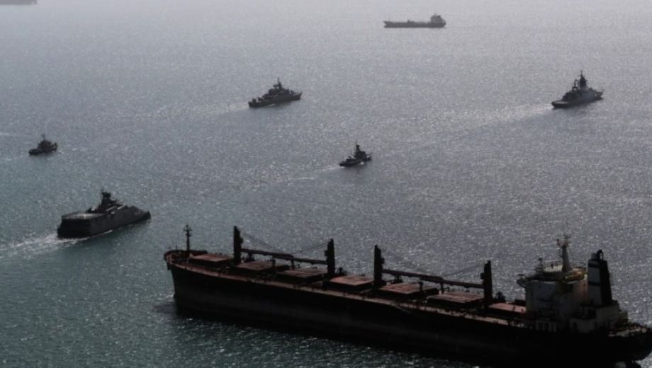 Estados Unidos con despliegue militar en costas cercanas a Irán.  Foto: Gentileza AP.