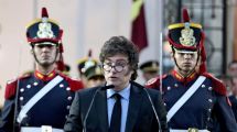 Imagen de Javier Milei viaja a Santa Fe para entregar el sable corvo de San Martín a los Granaderos: detalles del acto oficial