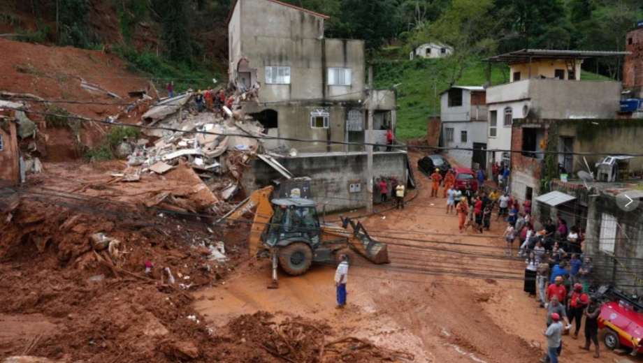 Graves inundaciones tras intensas lluvias  en Brasil. Foto: AP/ Silvia Izquierdo. 
