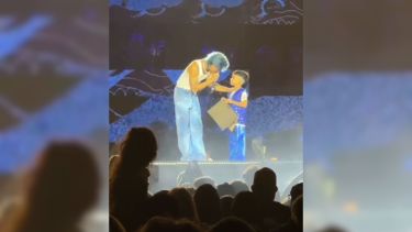 Video | Luck Ra cumplió su promesa y le hizo realidad el sueño a un pequeño fan en la Fiesta de la Confluencia 2026