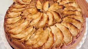 Cómo preparar la clásica torta de manzanas versión plant based