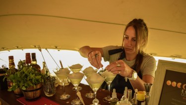 La bartender Maru Ávila, en Las Grutas: qué cócteles hará este finde en el Festival Punto Río Negro