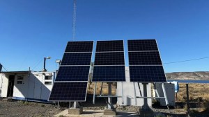 Neuquén apuesta a la sustentabilidad: instalaron paneles solares en un puesto policial en Ruta 237