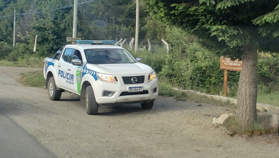 Detuvieron a un hombre de 25 años cuando intentaba sustraer mercadería en un comercio de Bariloche.
