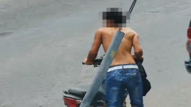 Quedó filmado mientras se llevaba una moto robada hace más de diez años en Neuquén