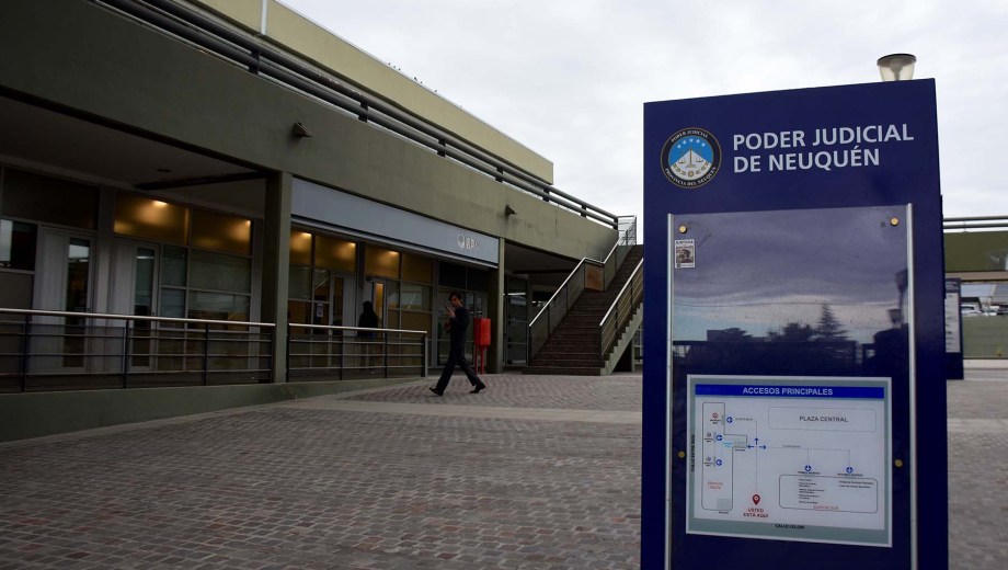 El gremio prometió continuar con medidas de fuerza en las oficinas judiciales. Matías Subat.