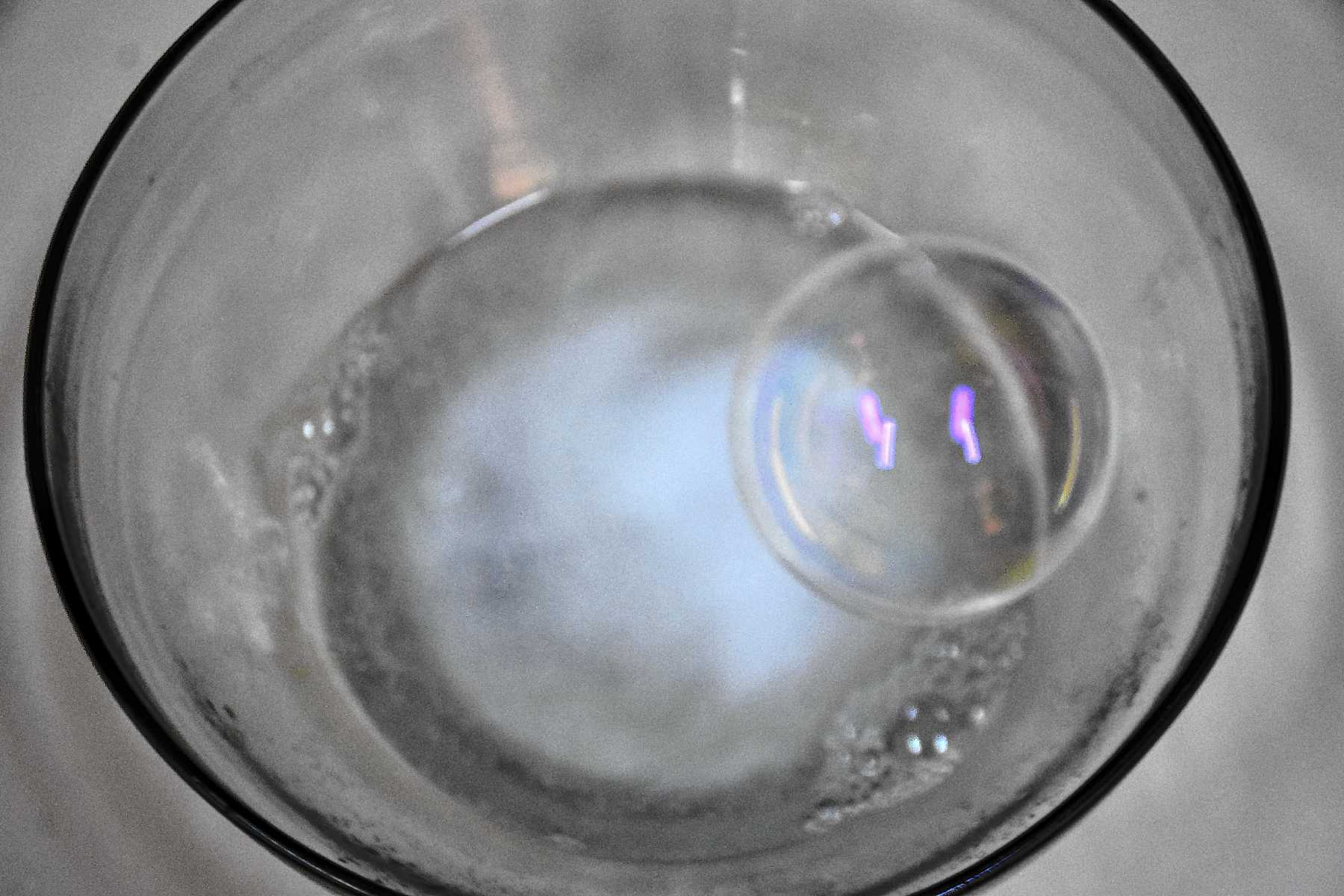 Burbujas que levitan, la nueva experiencia para hacer con los más chicos