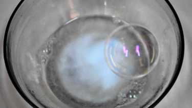 Burbujas que levitan, la nueva experiencia para hacer con los más chicos